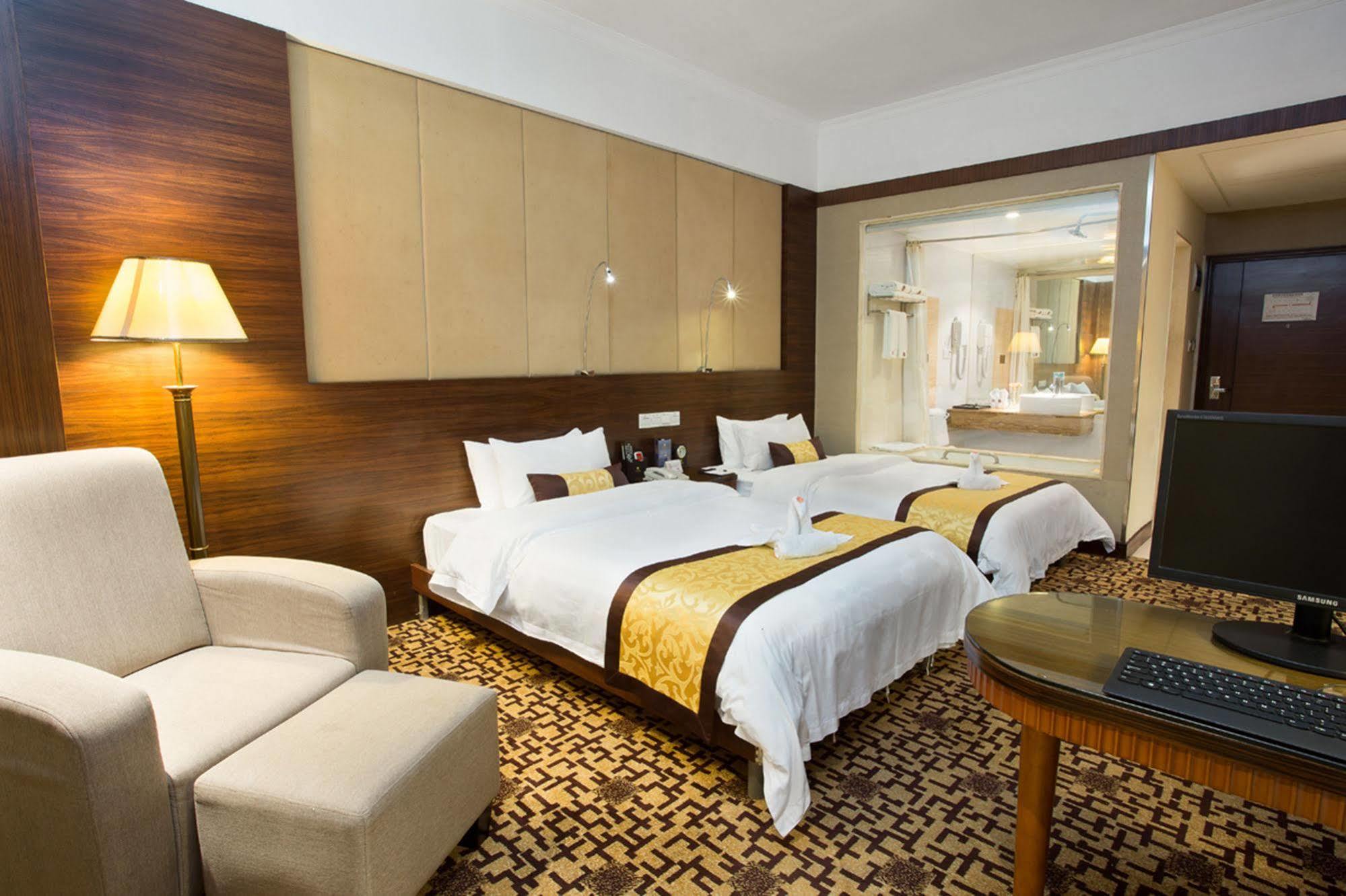 Wa King Town Hotel Guangzhou Bagian luar foto
